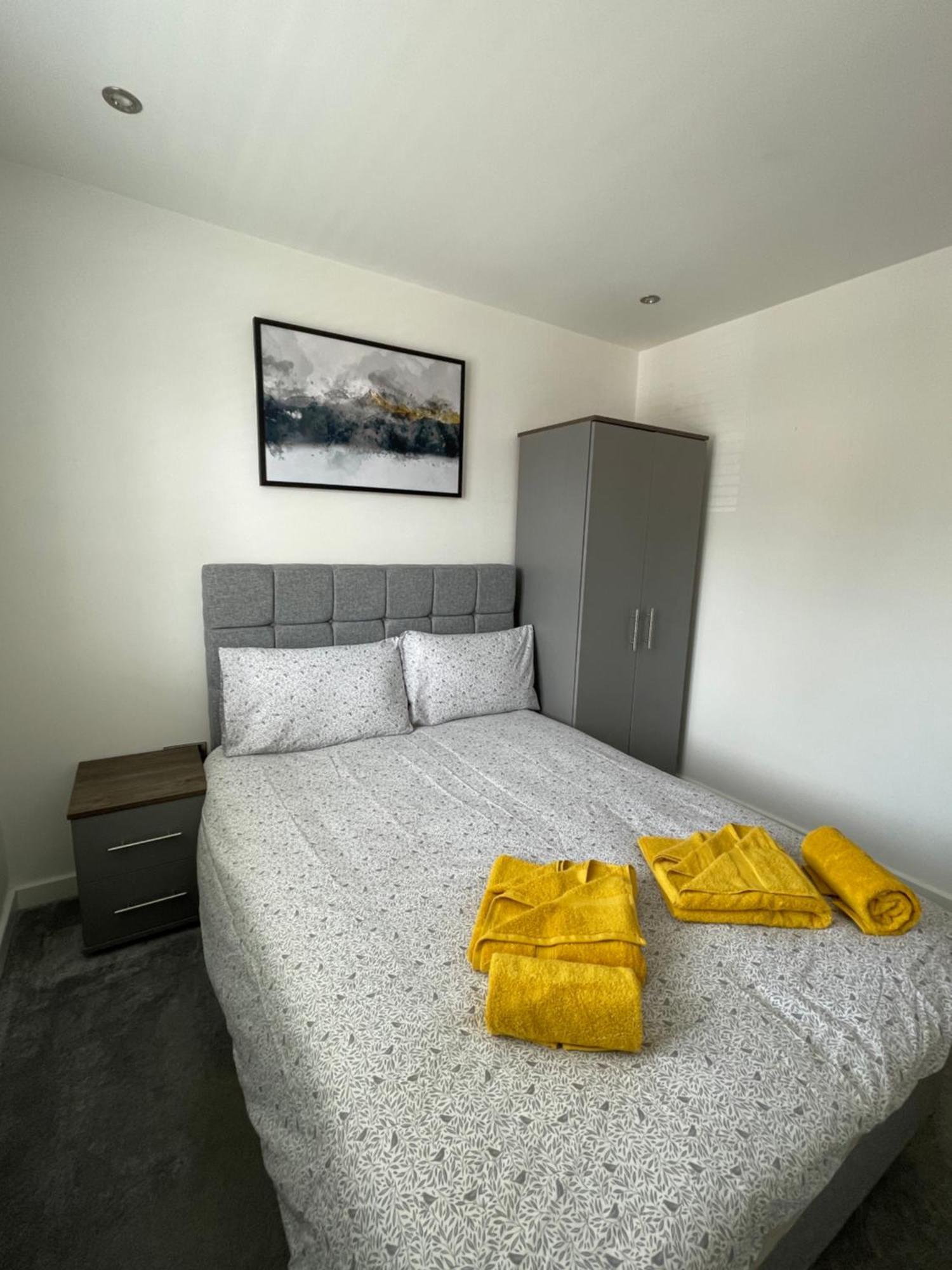 Stylish And Modern 2Br Apartment With Parking Sheffield Eksteriør billede